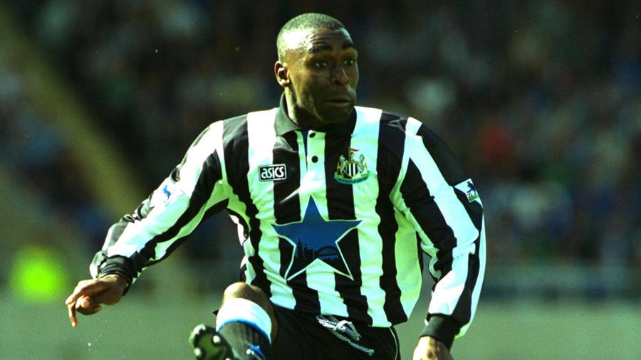 Andrew Cole chỉ chạm tay tới các danh hiệu khi chuyển tới khoác áo Manchester United