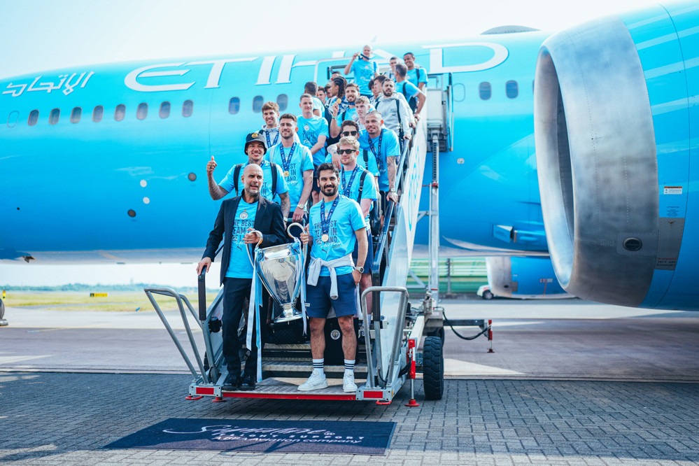 Bất chấp tương lai ra sao, điều cần làm bây giờ là phải ăn mừng trước đã phải không Pep?