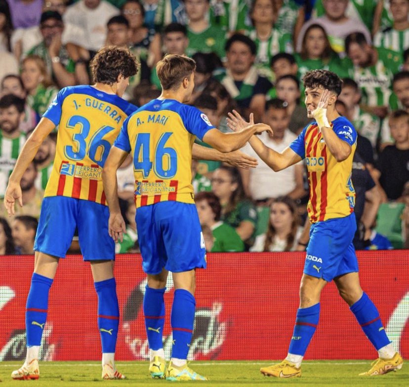 Từ trái qua Javi Guerra, Alberto Marí và Diego López