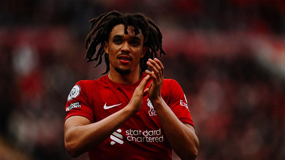 Trent Arnold hồi sinh mạnh mẽ khi được kéo lên thi đấu trong vai trò của một tiền vệ trụ