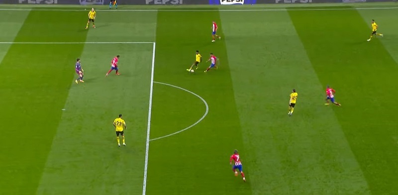 Đường chuyền sai tai hại của Maatsen đã mở ra cơ hội cho De Paul