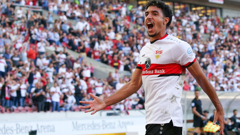 Với 3 bàn cùng 5 kiến tạo sau 21 trận ra sân, Marmoush đã giúp Stuttgart trụ lại Bundesliga 21/22 trong gang tấc với chỉ 1 điểm nhiều hơn nhóm xuống hạng